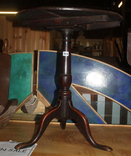 Circular oak tilt top table(-)